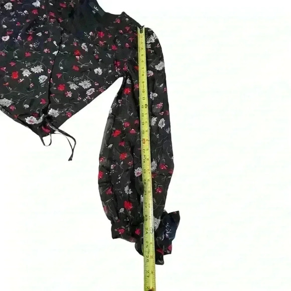 Lulus Balloon Sheer Sleeve Mock Wrap Top Black “Wrapped In Blooms” Size Large - Picture 7 of 10